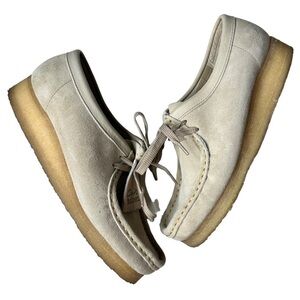 Clarks Originals Women’s Wallabee Leather Low
Tan Chukka Shoes. Size 8